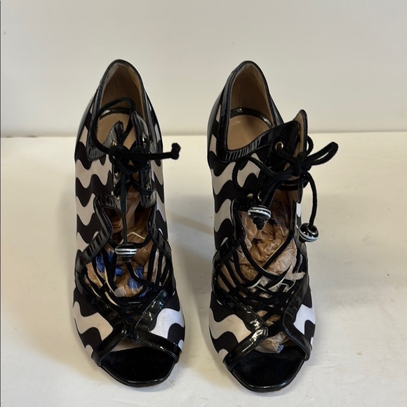 Nicholas Kirkwood Monochromatic Satin and Leather Strappy Lace Up Peeptoe Heels - Picture 2 of 12